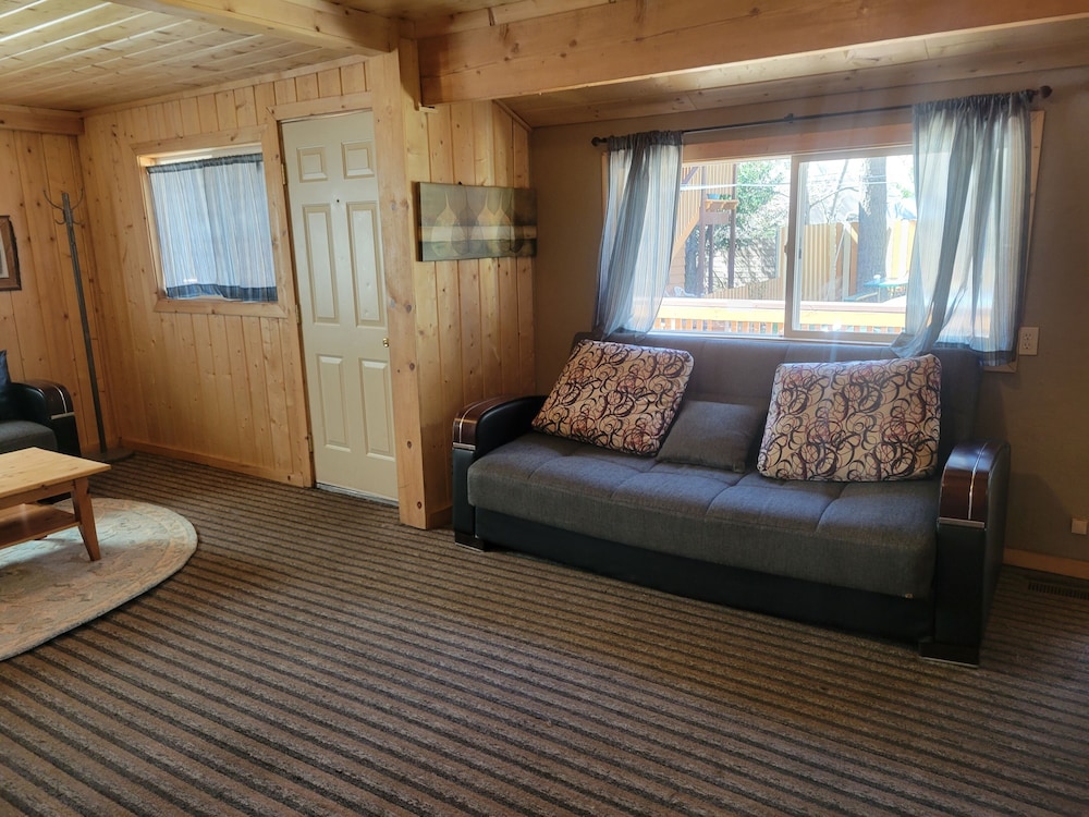 Sleepy Hollow Cabins and Hotel 38/50