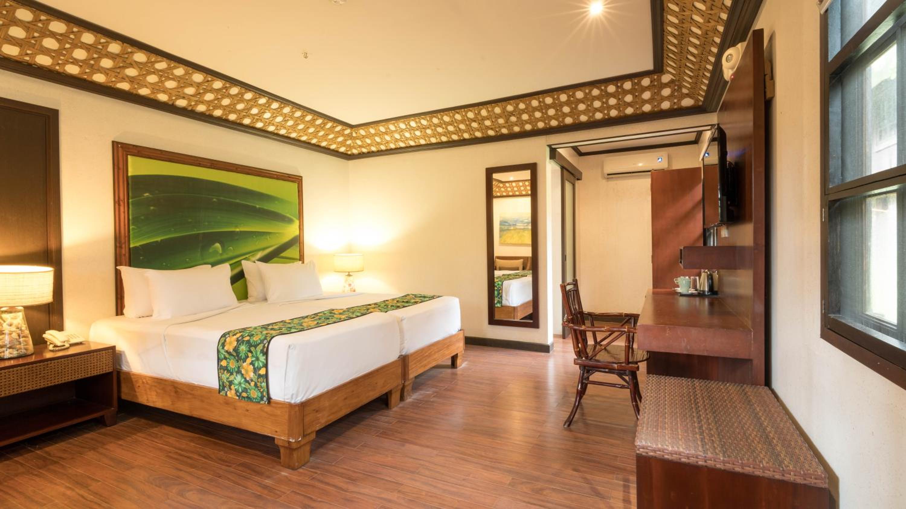 Deluxe, Twin Beds, Club Agutaya 3/10
