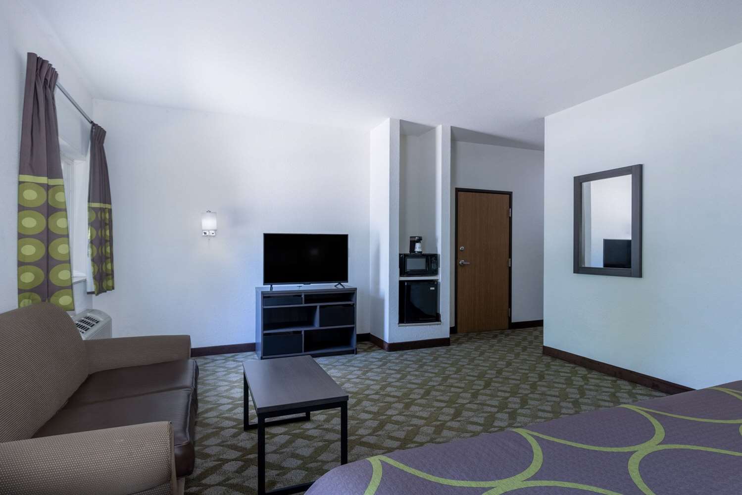 Super 8 by Wyndham De Soto 27/42