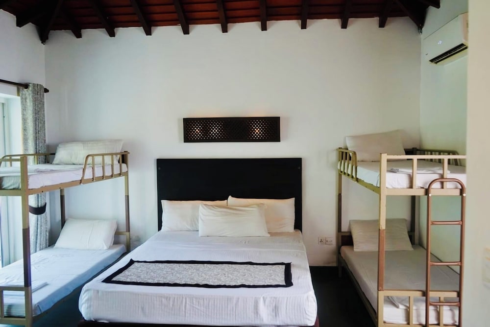 ECONOMY, MULTIPLE BEDS