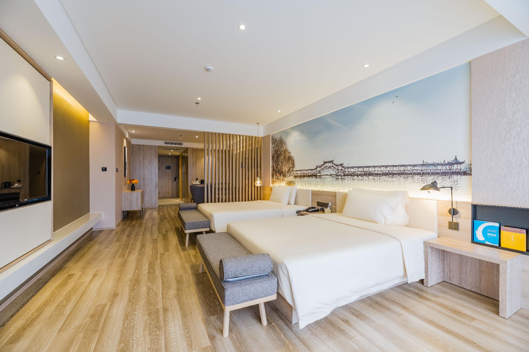 Jimu, Suite, Lake View