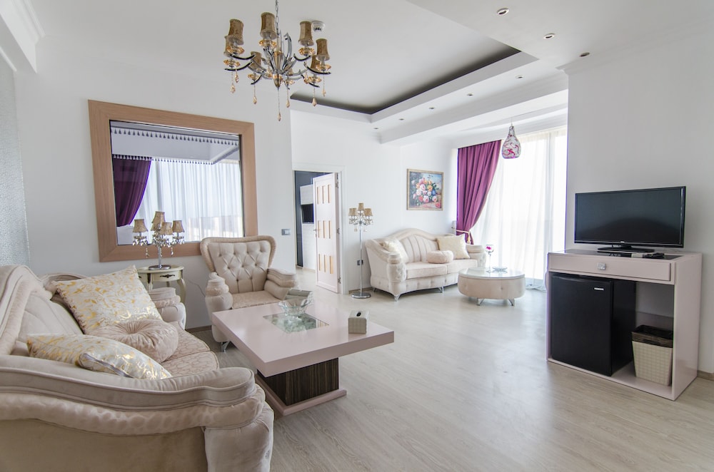 Phoenicia Luxury 42/55