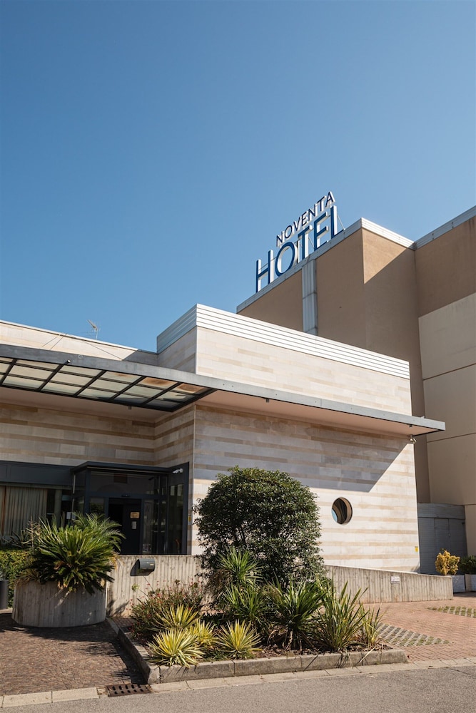 NOVENTA HOTEL 2/54