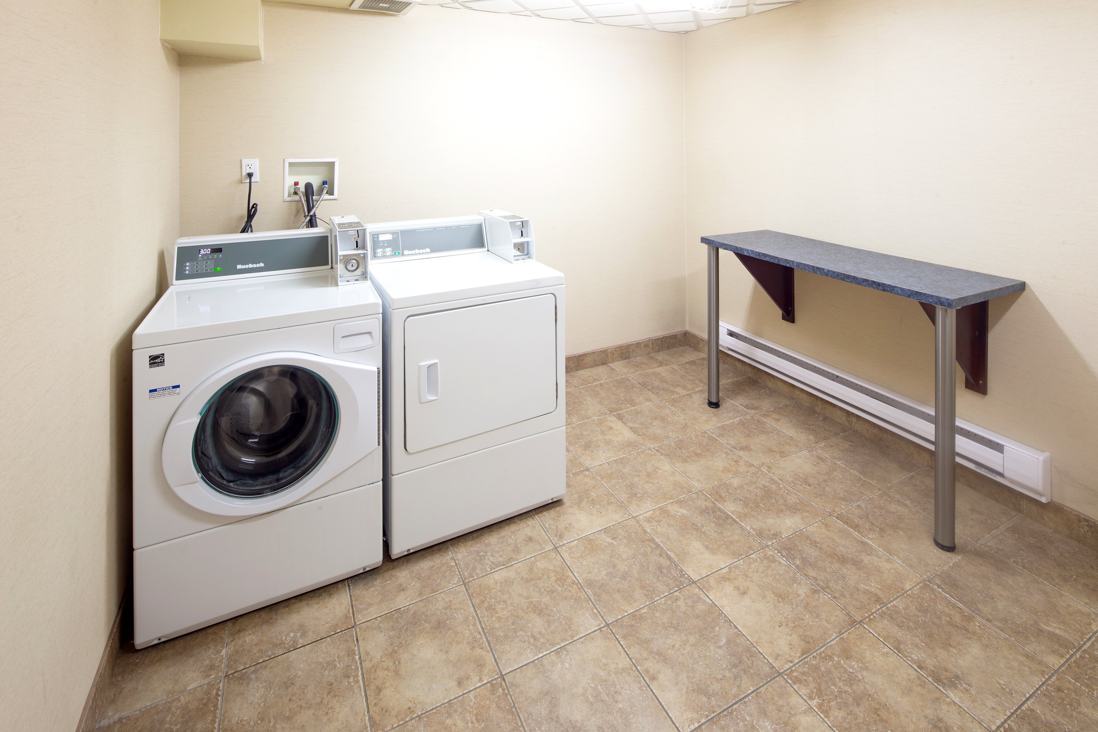 Holiday Inn Express Hotel Suites Edson 29/50