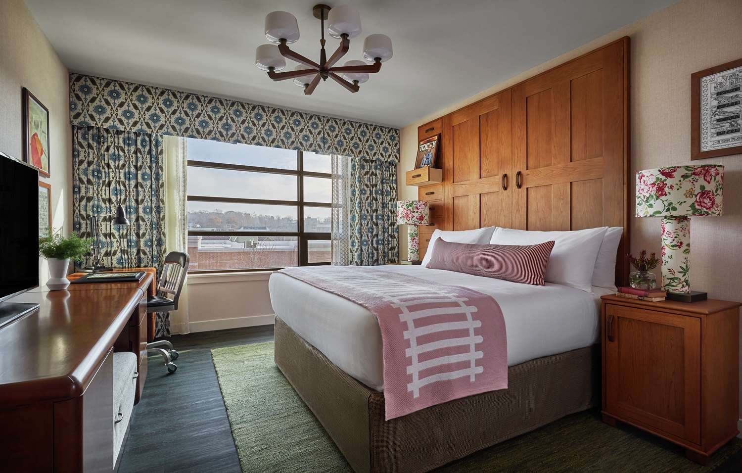 Graduate, Suite, King Bed