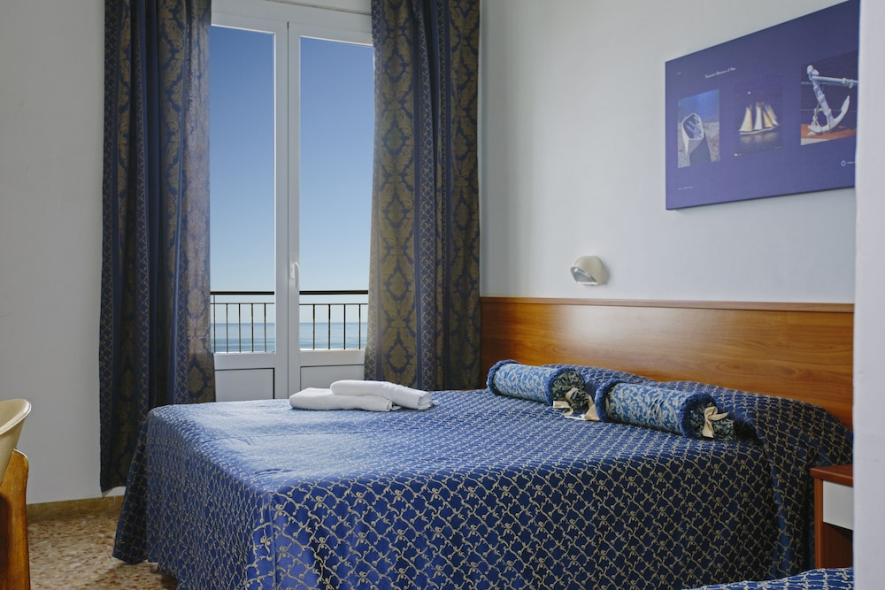 Hotel Paradiso 8/50