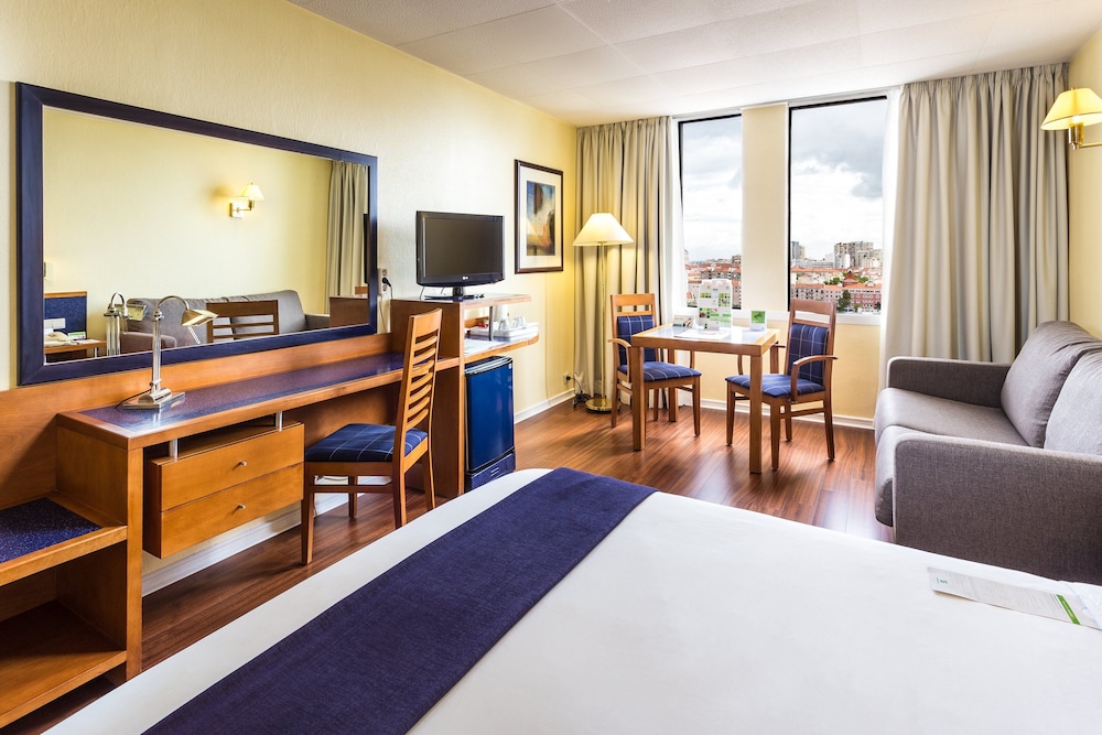 Holiday Inn Lisbon 50/77