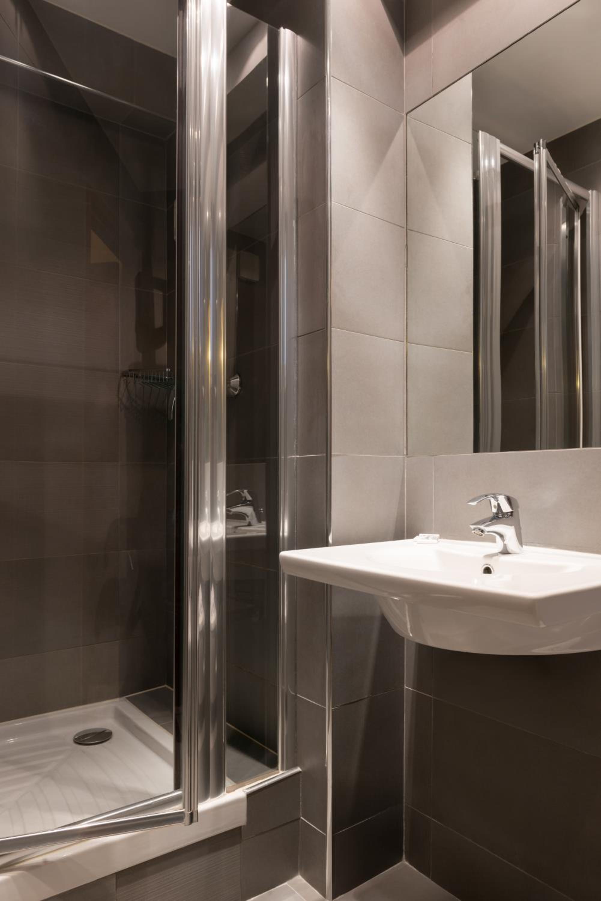 Louest Hotel 40/50