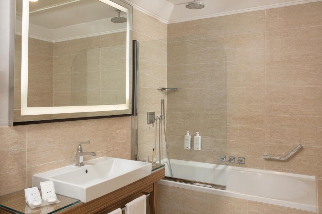 جناح بسرير مزدوج مع أريكة، UNAHOTELS Deco Roma 10/10