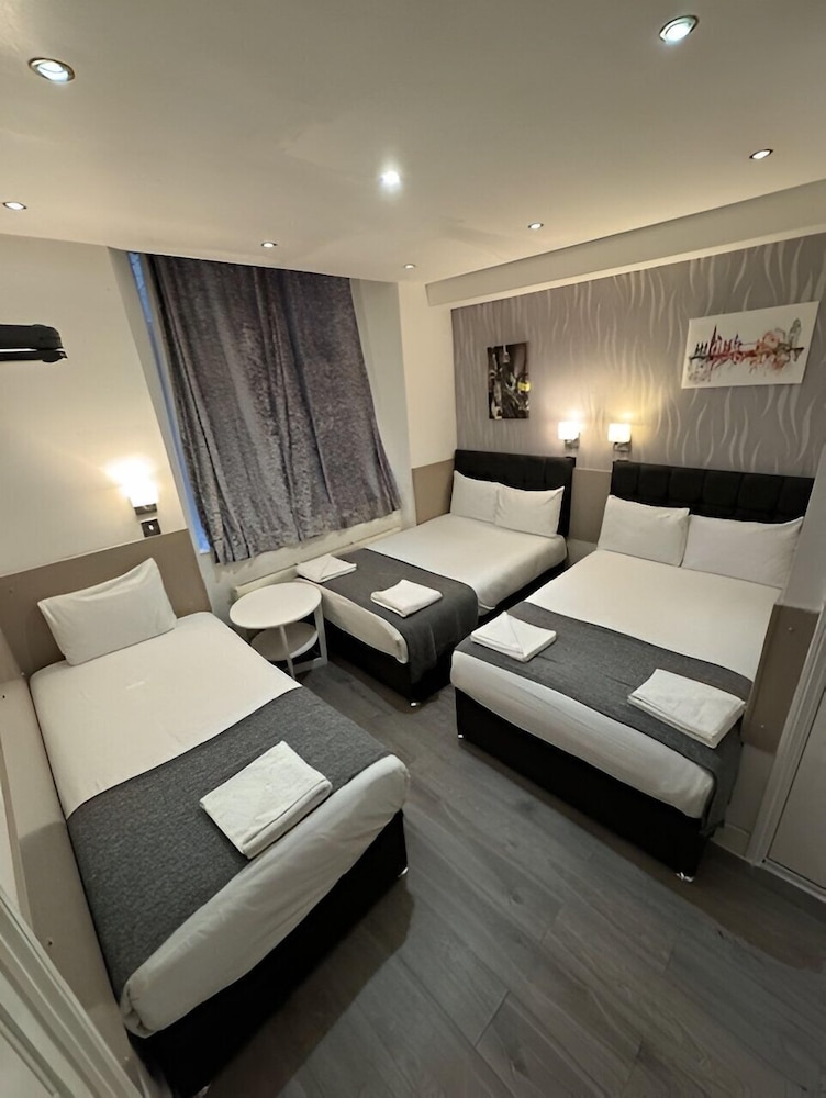 Tony's House Hotel 33/59