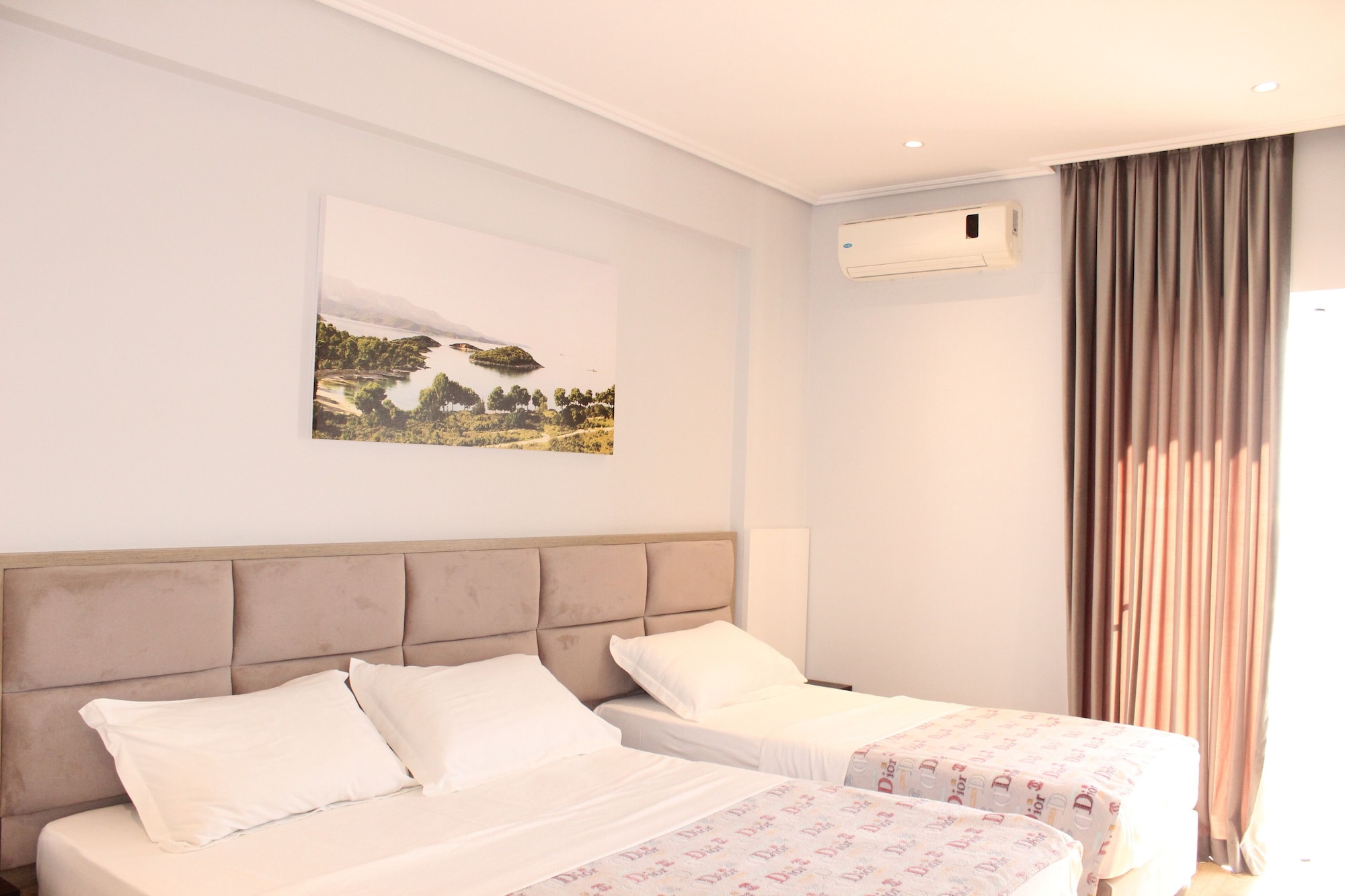 Room, Triple, 1 Queen and 1 Single Bed