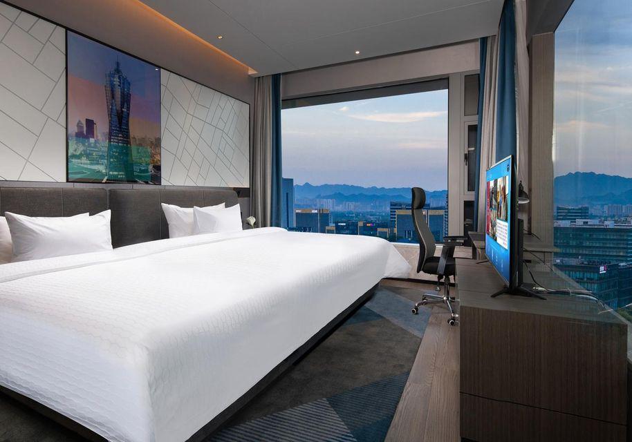 Hollywood, King Bed