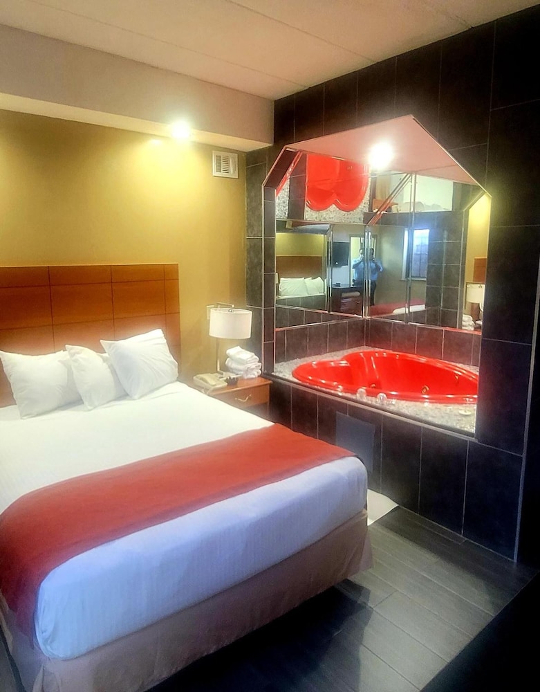 Jets Motor Inn 8/34