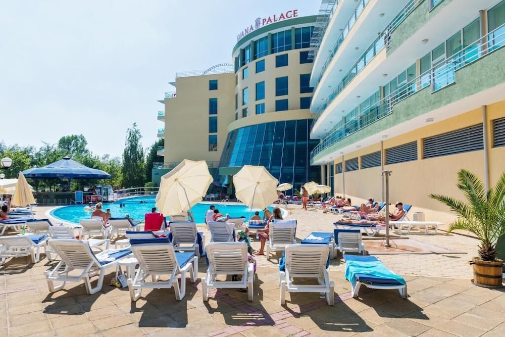 Ivana Palace 33/47