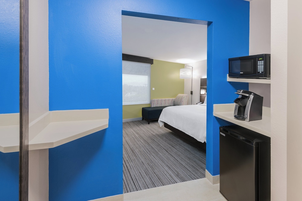 Holiday Inn Express & Suites Sugar Land SE - Missouri City 25/65