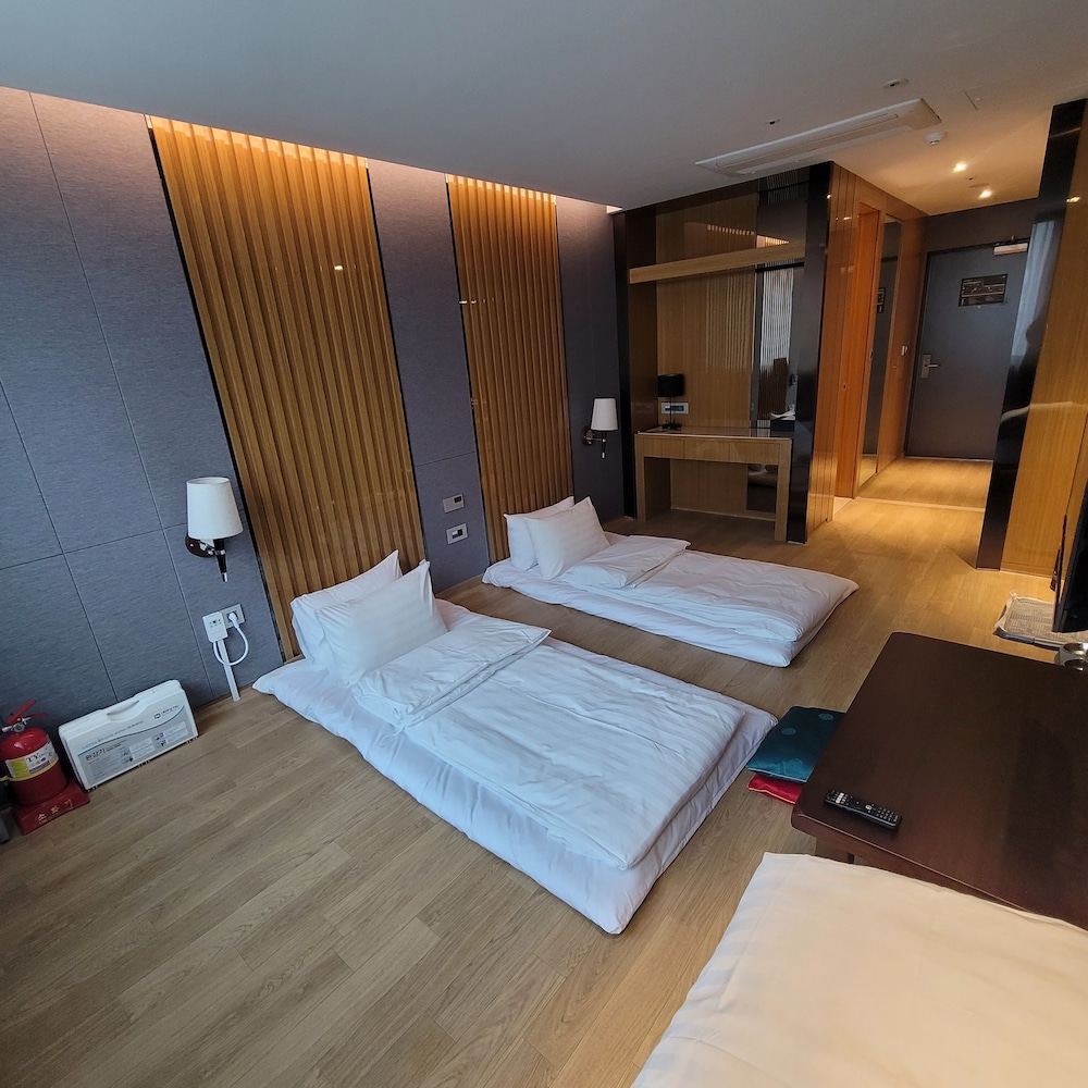 Traum Valley Hotel (ex. Jeongseon Grand Intoraon Hotel) 28/64