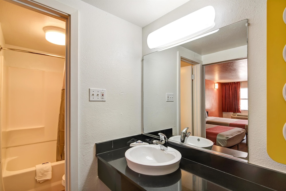 Motel6 Dallas, TX - Forest Lane 20/41