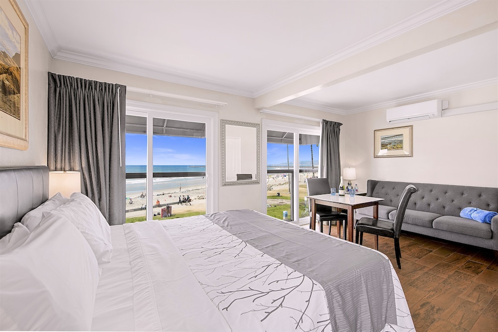 Ocean Beach Hotel 20/69