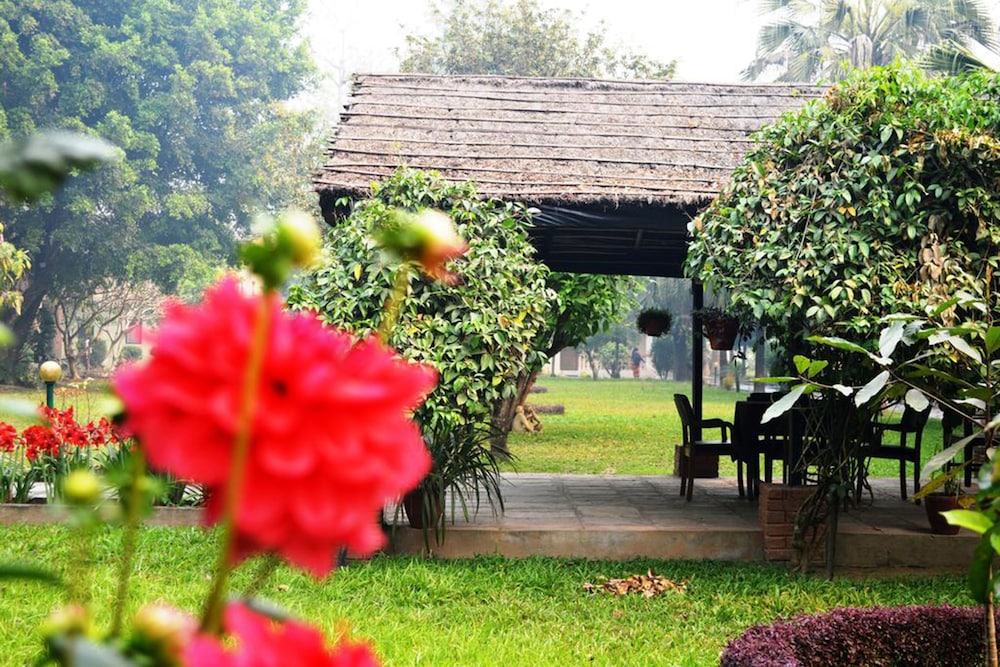 Chitwan Paradise Hotel 30/37