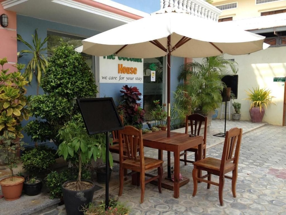 The Coconut House 34/50