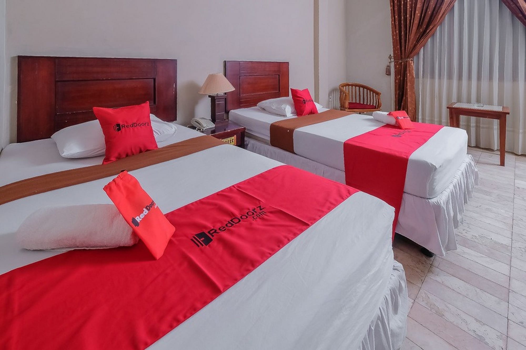 Deluxe, Twin Beds