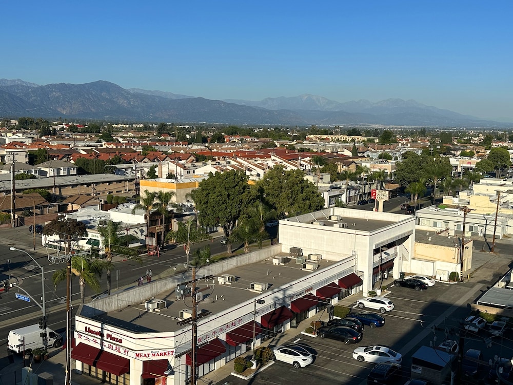 Lincoln Hotel Monterey Park Los Angeles 4/74