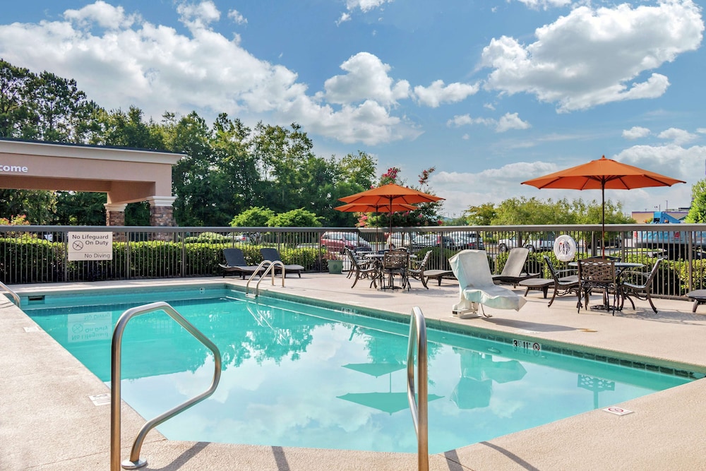 Hampton Inn Adel 20/45