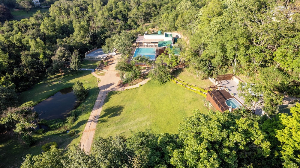 Bushbaby Valley Lodge 34/42