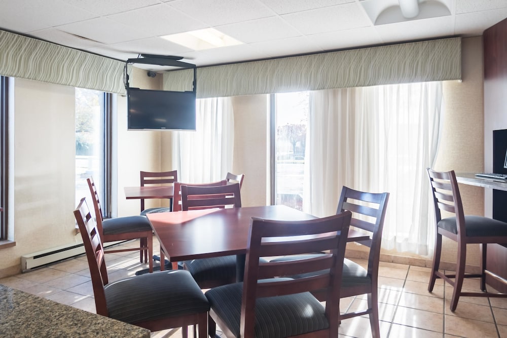 Motel6 Madison, WI - East 49/55