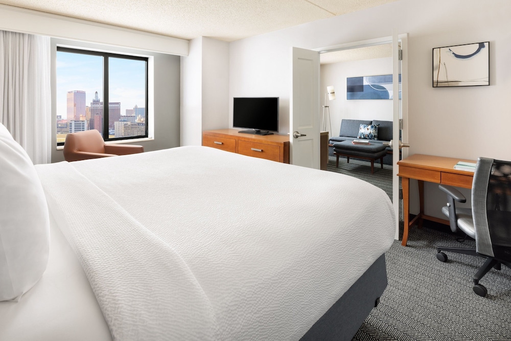 1 Bedroom, Suite, King Bed, City View, Sofa, High Floor, Courtyard by Marriott Atlantic City Beach Block 2/4