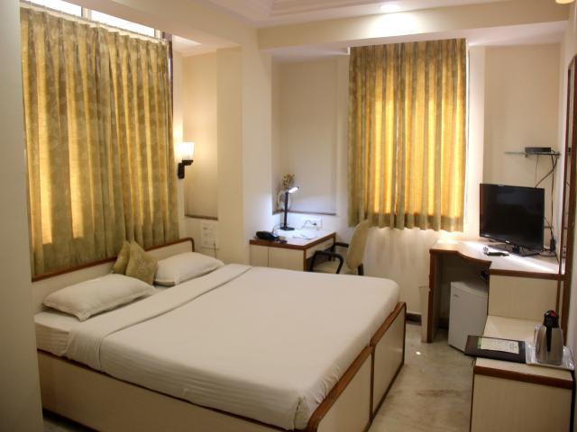 HOTEL GREEN ACRES 11/28