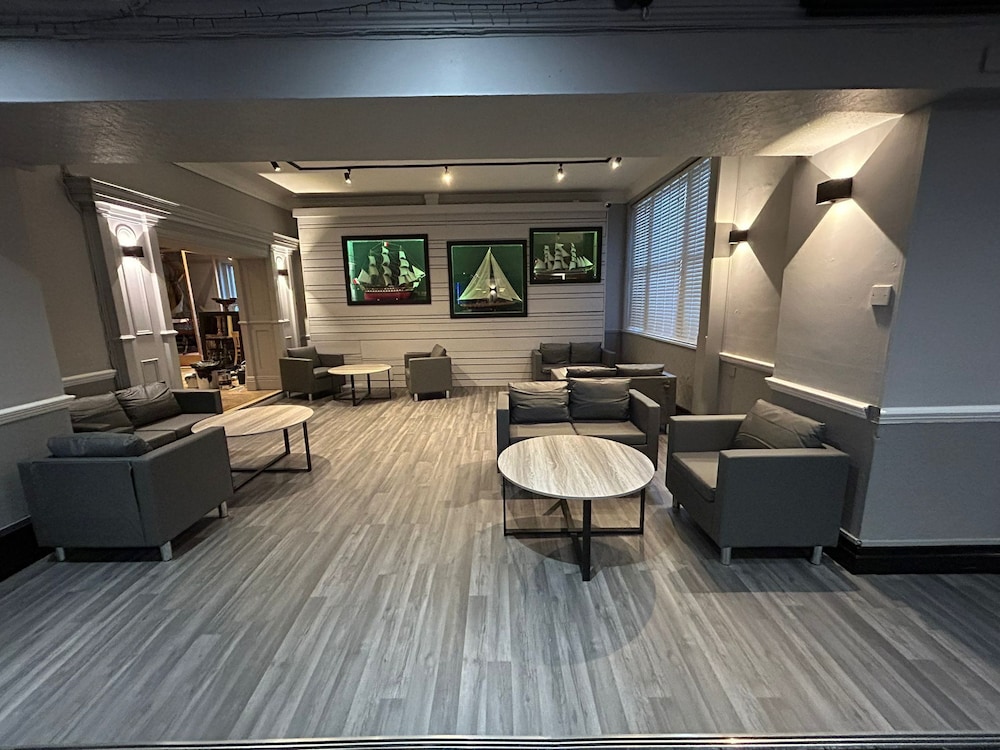 Royal Hotel 26/50