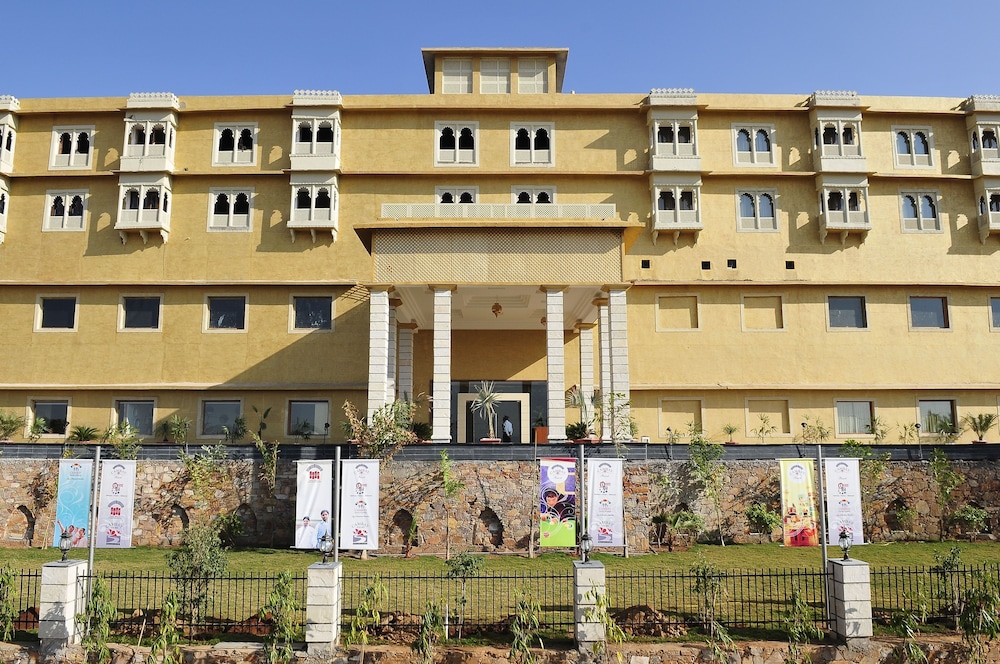 Cambay Resort 4/40