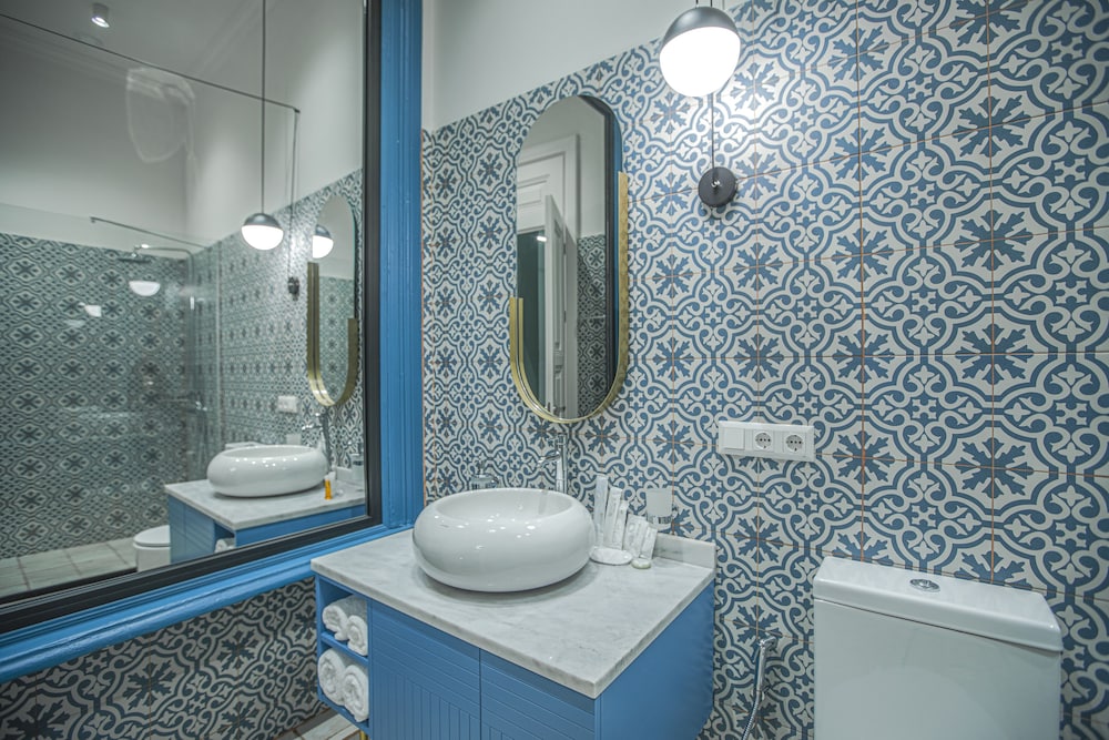 Heritage Hotel and Suites 37/39
