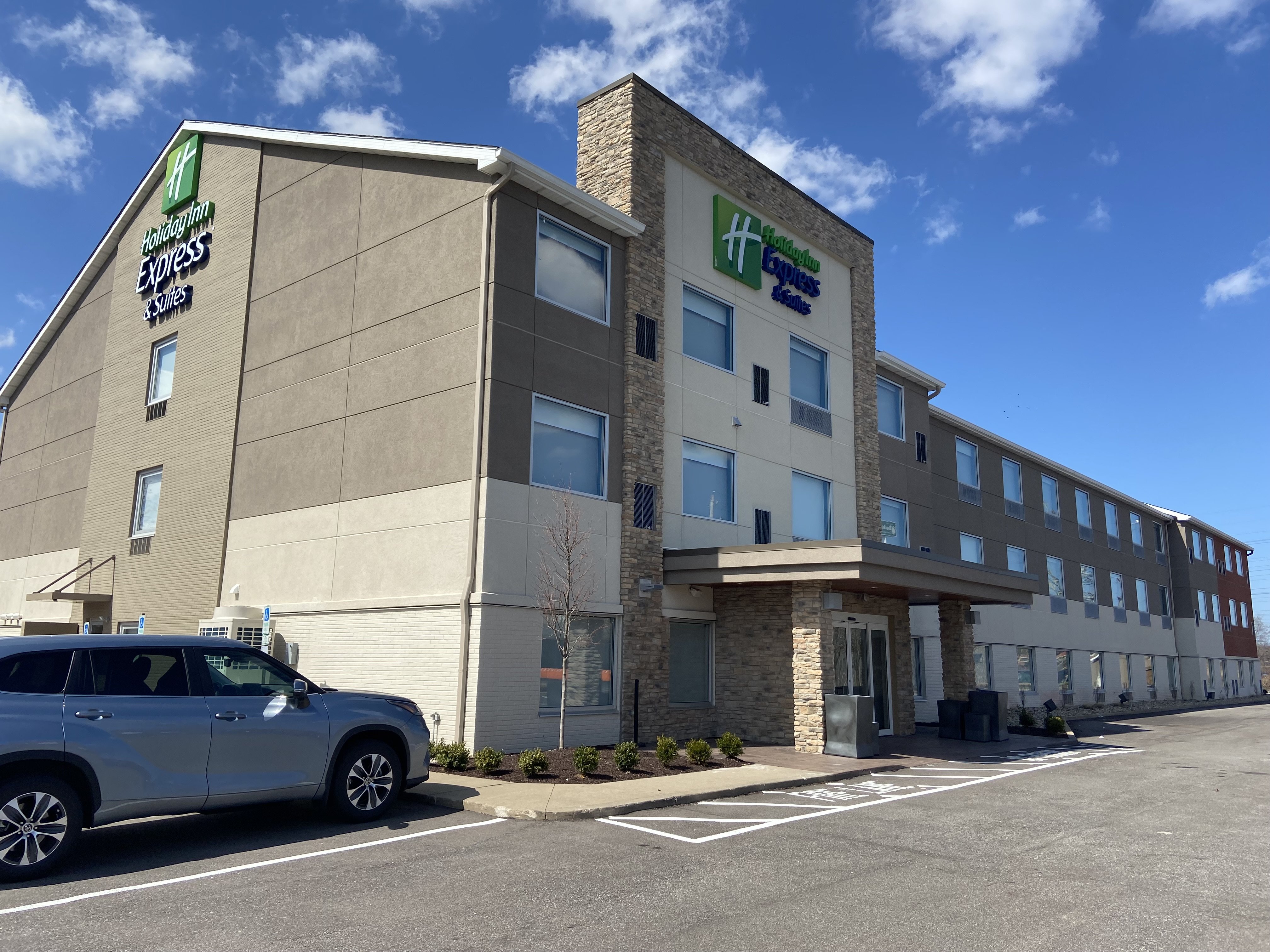 Holiday Inn Express and Suites Elyria 17/17