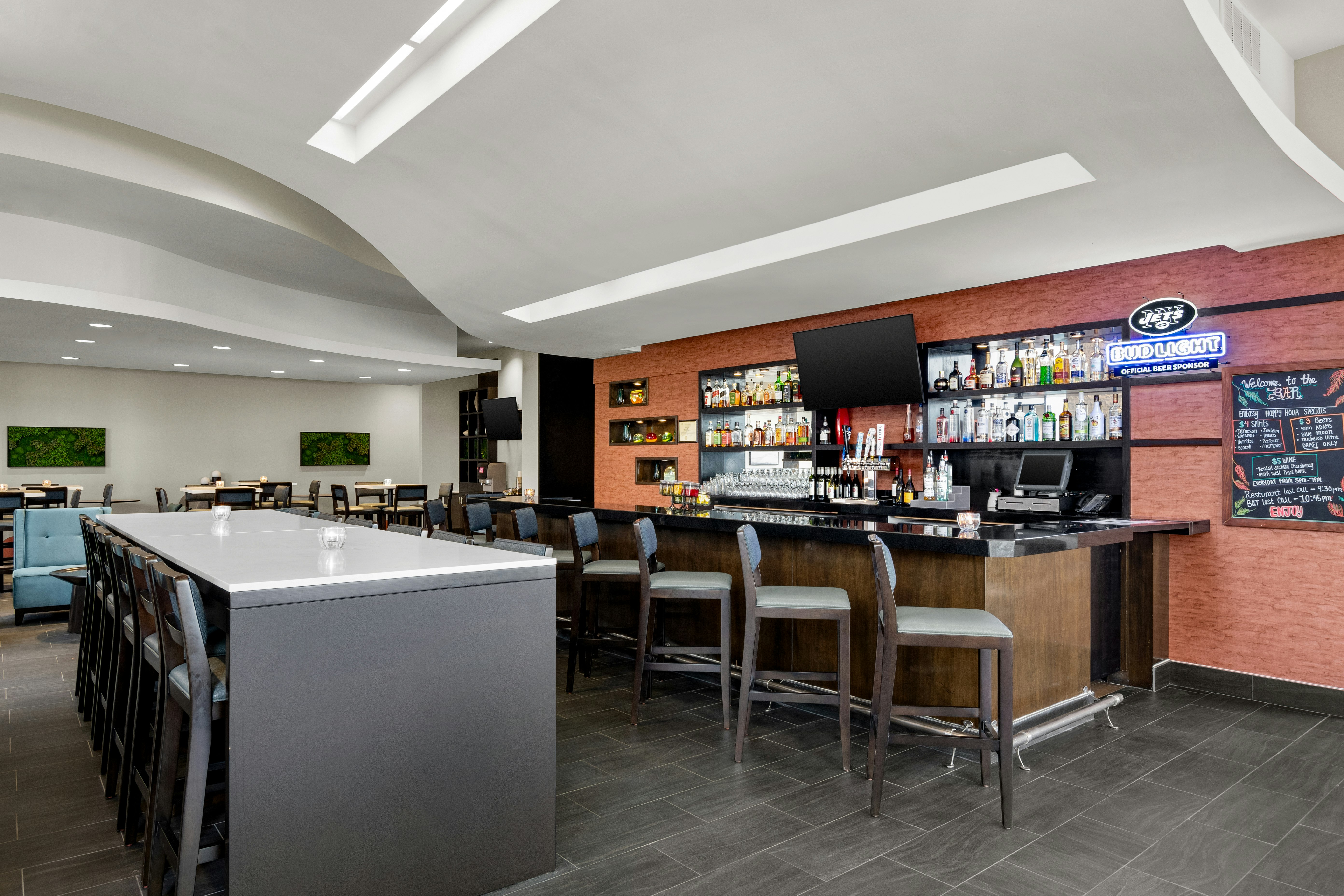 Embassy Suites by Hilton Newark Airport 36/53