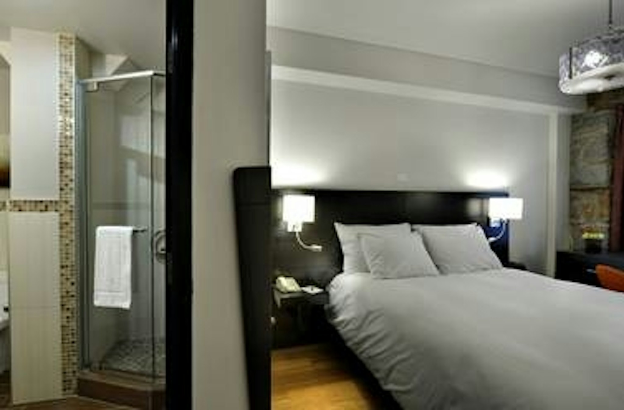 Le Petit Hotel 8/58