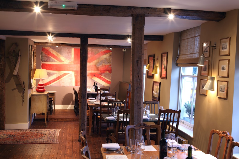 The White Hart Hotel 40/50
