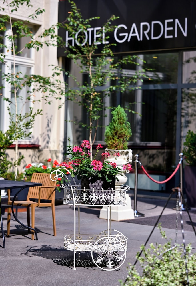 Hotel Garden Court 65/72