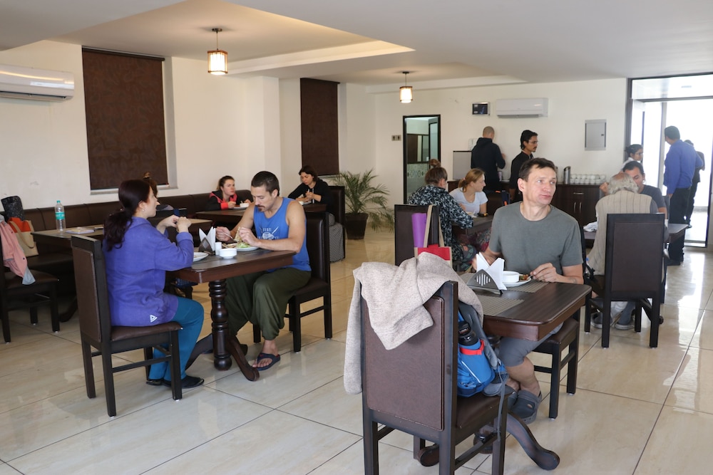 Hotel Holiday Hill 33/50