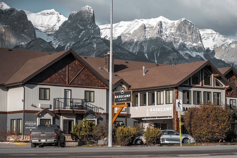 Basecamp Lodge Canmore 7/63