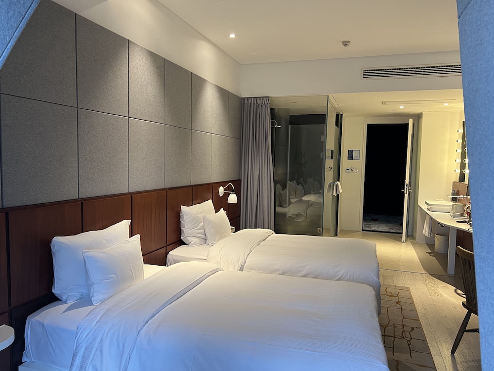 NOVOTEL HONGQIAO EXHIBITION 5/31