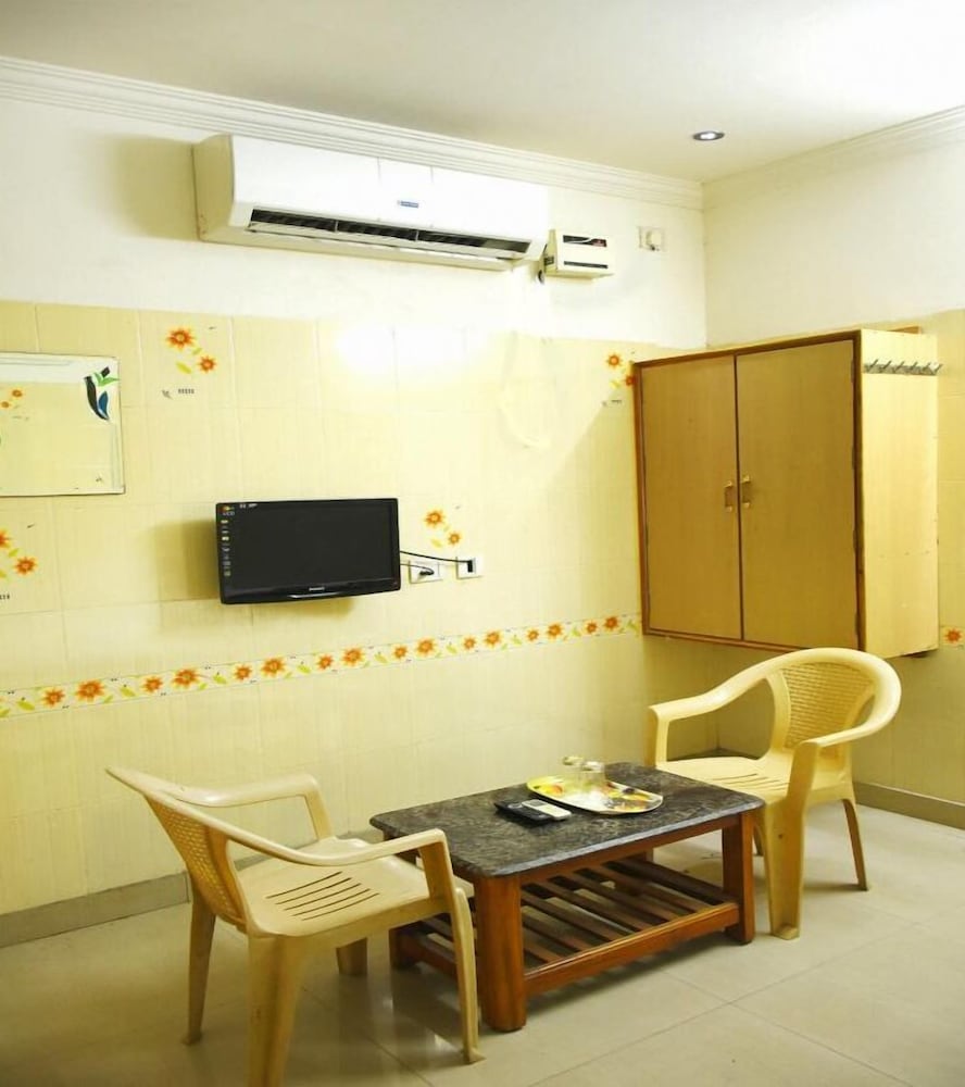 Hotel Govind Heights 30/40