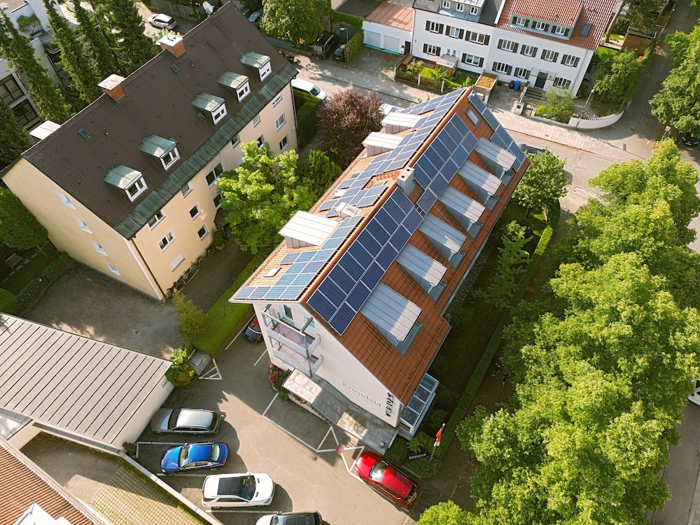 Hotel Kriemhild Am Hirschgarten 8/79