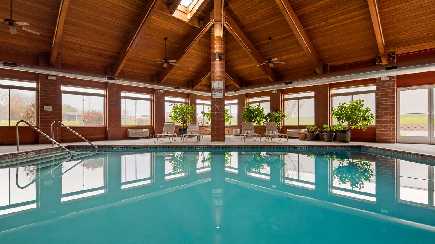 Best Western Geneseo Inn 24/32