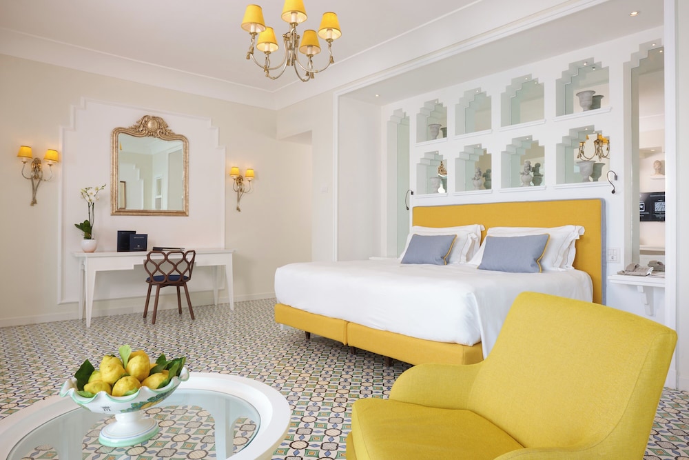 Volcano, Suite, Queen Bed, Sea View, Balcony