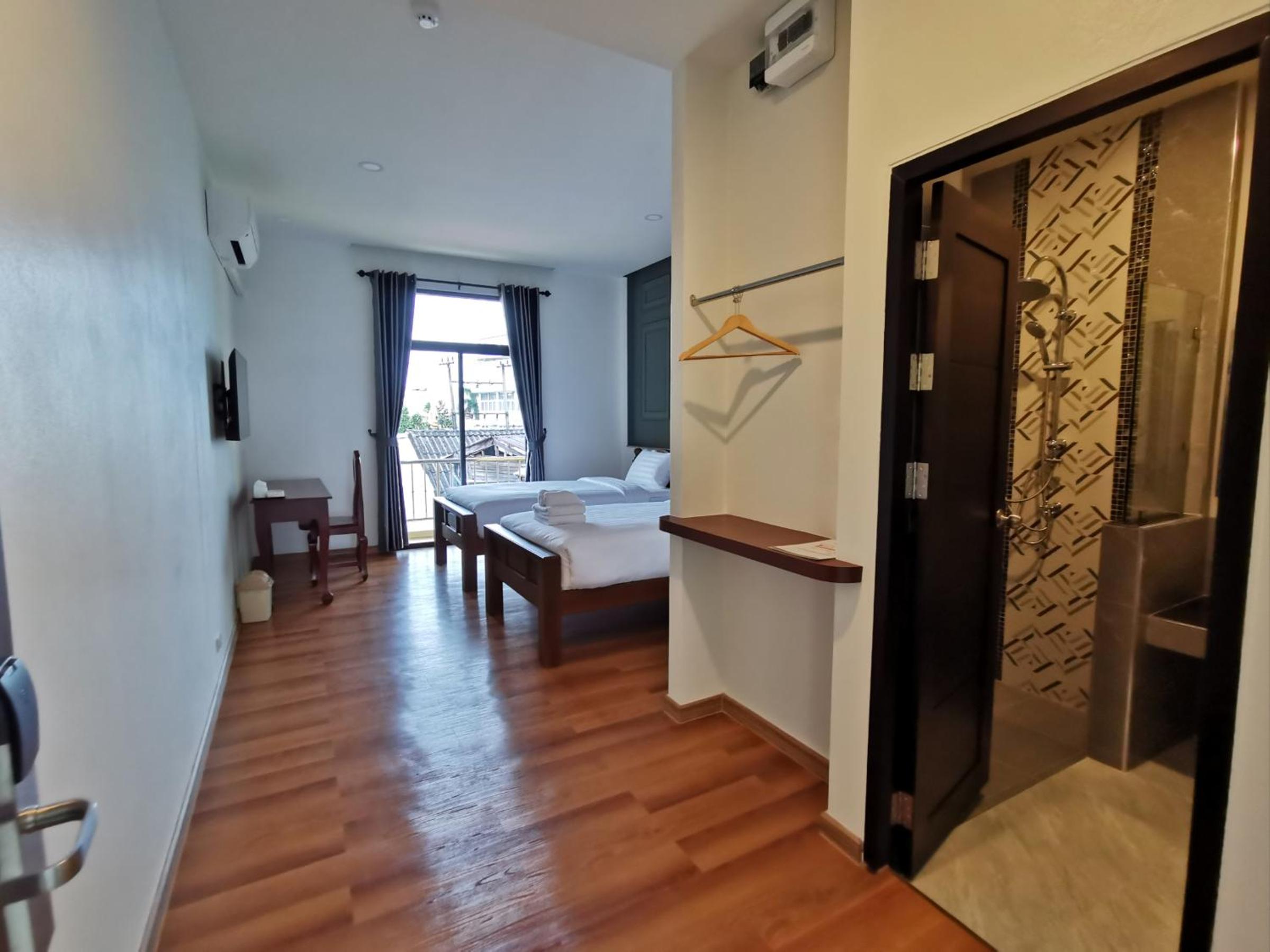 Racha Khong Hotel 25/40