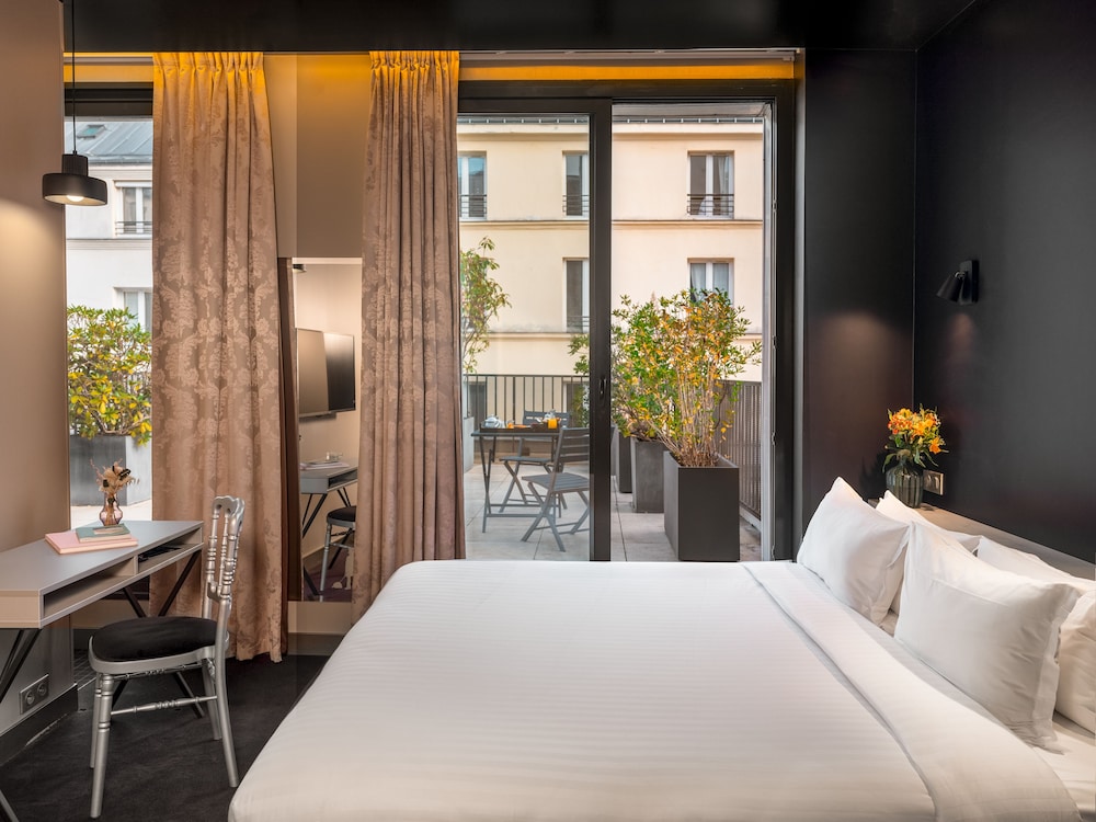 DELUXE, DOUBLE BED, TERRACE
