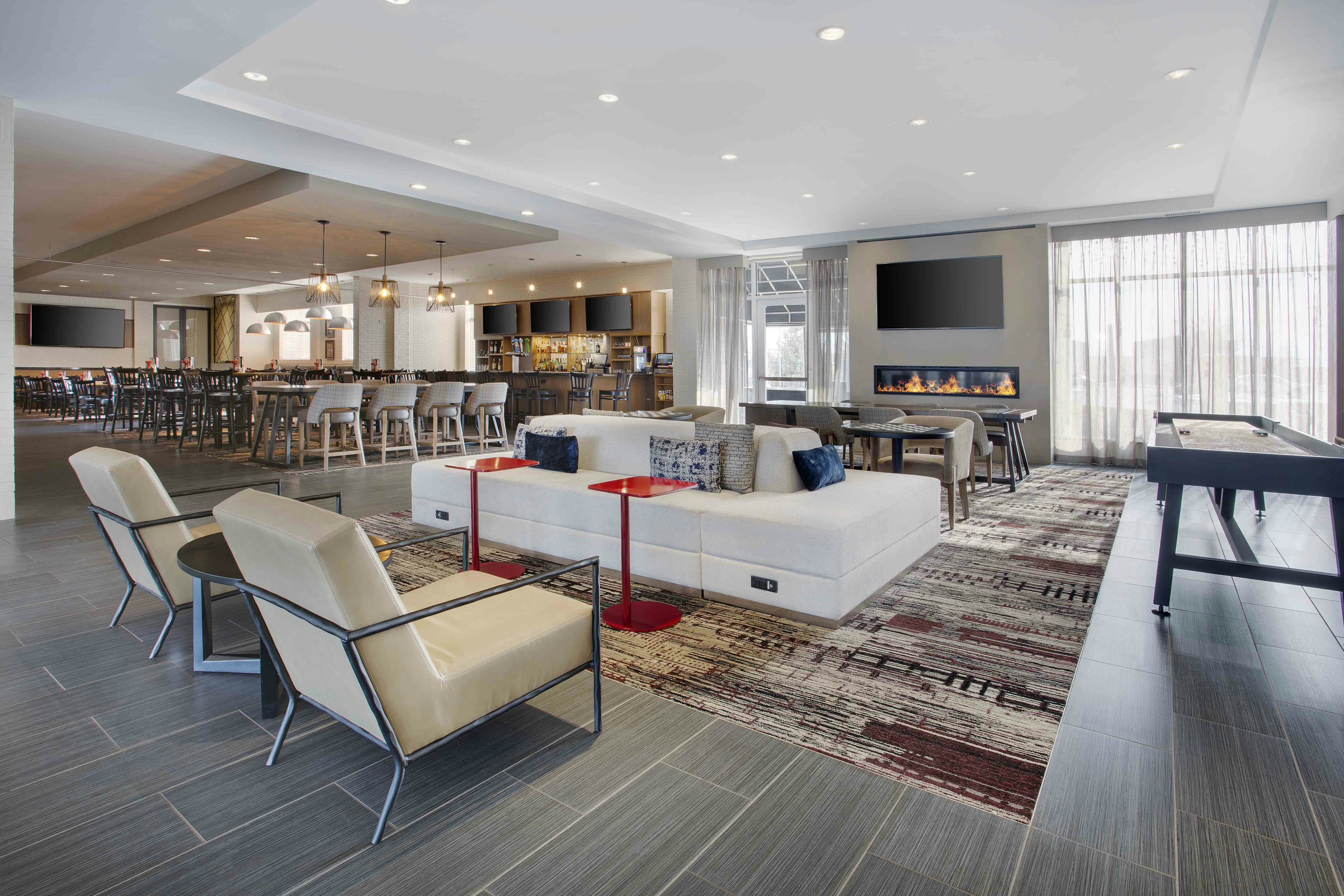 DoubleTree by Hilton Chicago Midway Airport 26/48