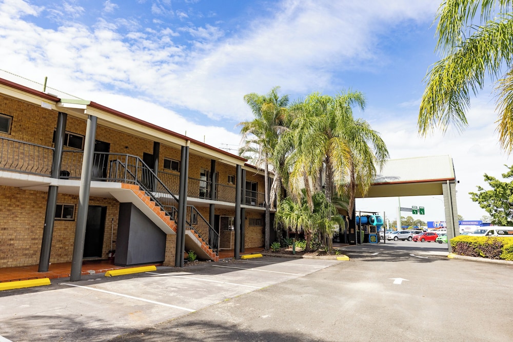 SUNDOWNER HOTEL MOTEL 40/49